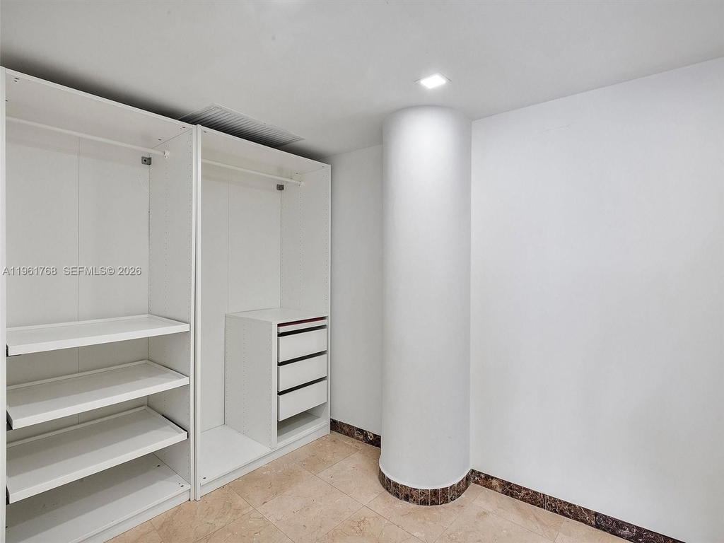 Real estate property located at 900 Bay Dr #1012, Miami-dade, King Cole Condo, Miami Beach, FL