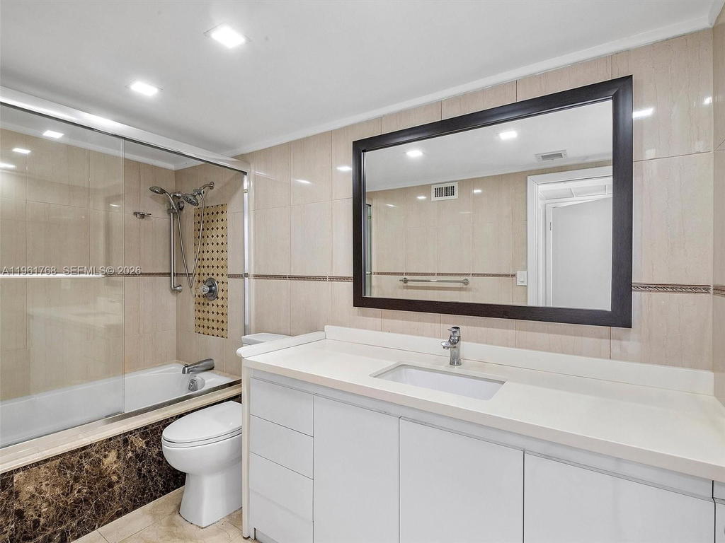 Real estate property located at 900 Bay Dr #1012, Miami-dade, King Cole Condo, Miami Beach, FL