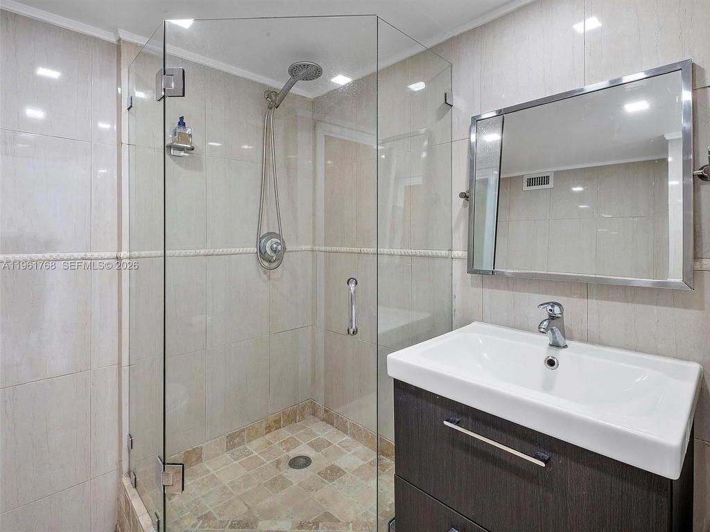 Real estate property located at 900 Bay Dr #1012, Miami-dade, King Cole Condo, Miami Beach, FL