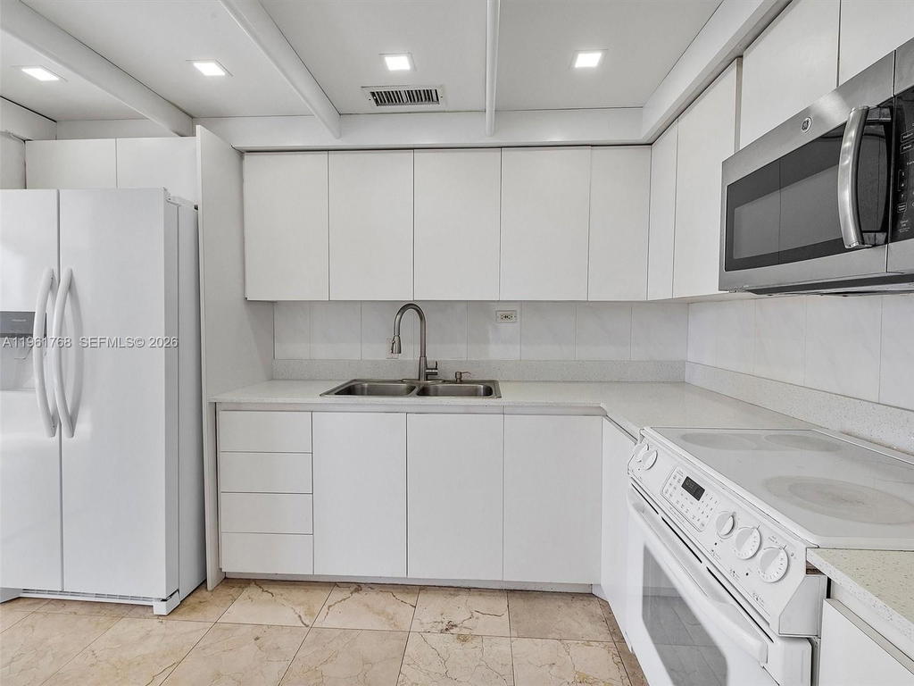 Real estate property located at 900 Bay Dr #1012, Miami-dade, King Cole Condo, Miami Beach, FL
