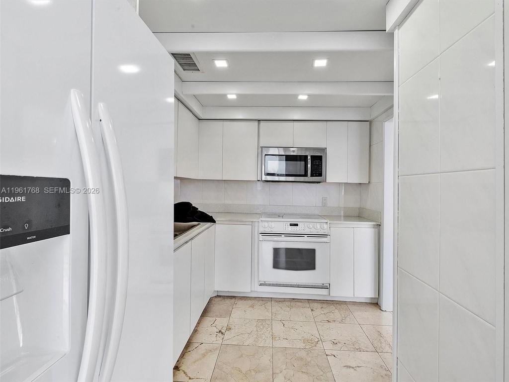 Real estate property located at 900 Bay Dr #1012, Miami-dade, King Cole Condo, Miami Beach, FL