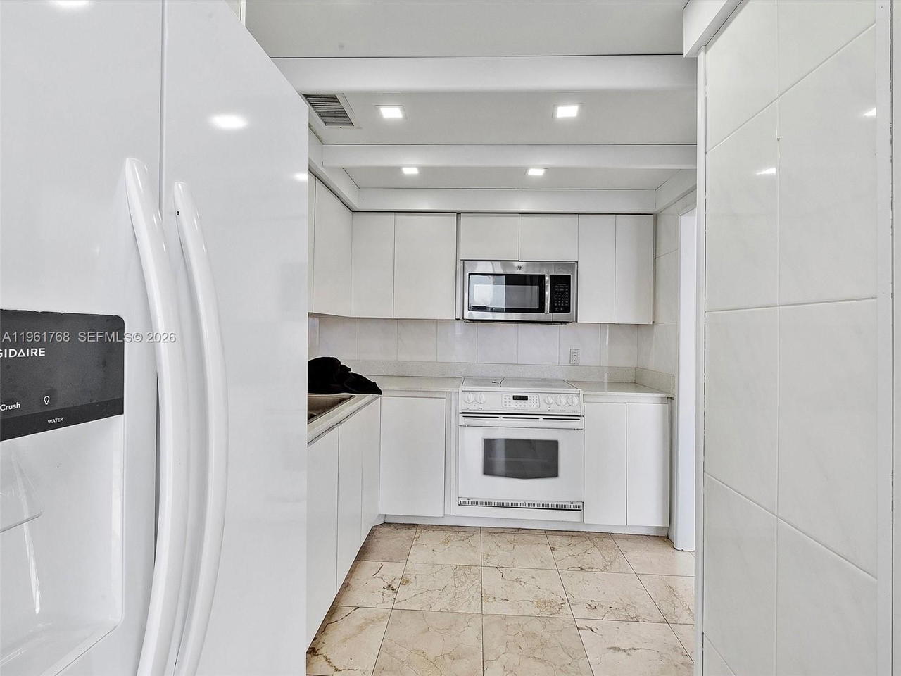 Real estate property located at 900 Bay Dr #1012, Miami-dade, King Cole Condo, Miami Beach, FL