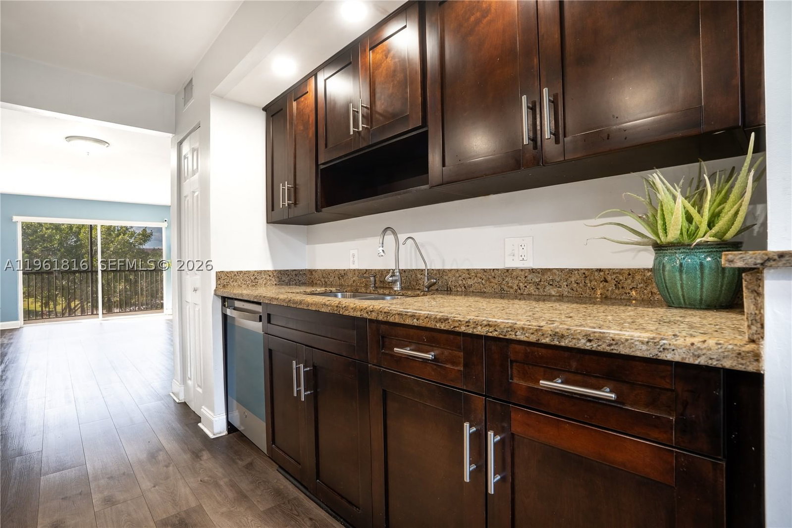 Real estate property located at 1600 127th Way #305C, Broward, Garfield, Pembroke Pines, FL