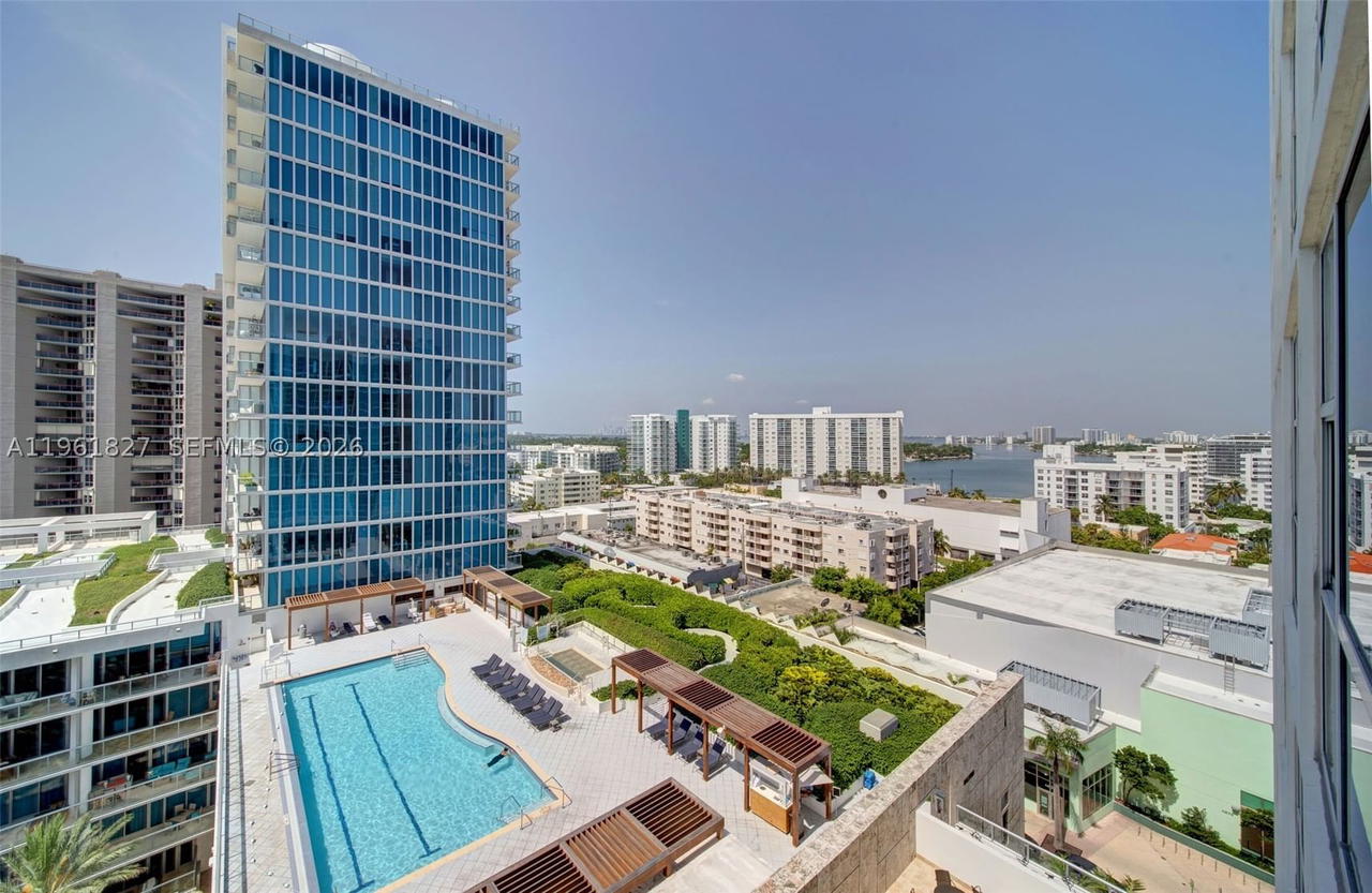 Real estate property located at 6801 Collins Ave #1110 (Door 1106), Miami-dade, Central Carillon Beach Co, Miami Beach, FL