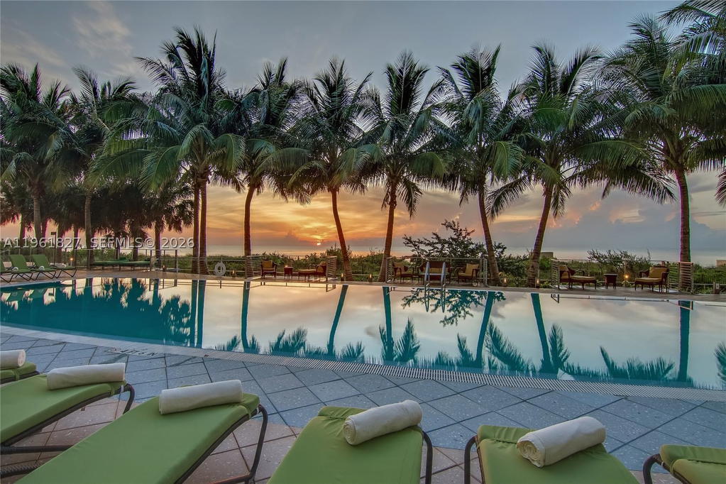 Real estate property located at 6801 Collins Ave #1110 (Door 1106), Miami-dade, Central Carillon Beach Co, Miami Beach, FL