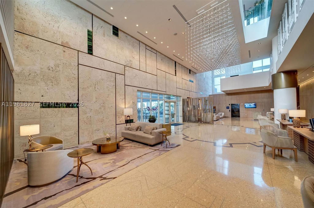 Real estate property located at 6801 Collins Ave #1110 (Door 1106), Miami-dade, Central Carillon Beach Co, Miami Beach, FL