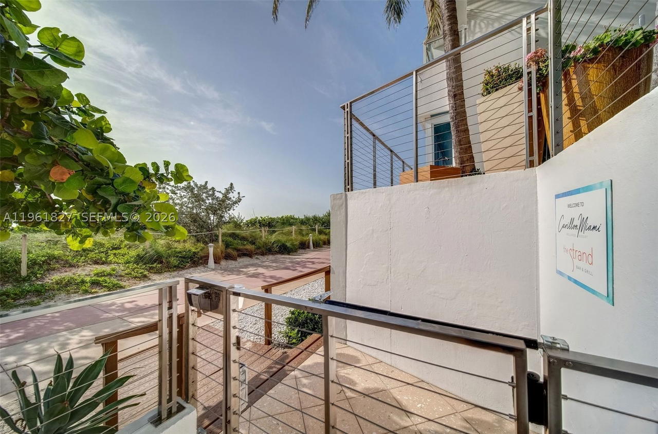 Real estate property located at 6801 Collins Ave #1110 (Door 1106), Miami-dade, Central Carillon Beach Co, Miami Beach, FL
