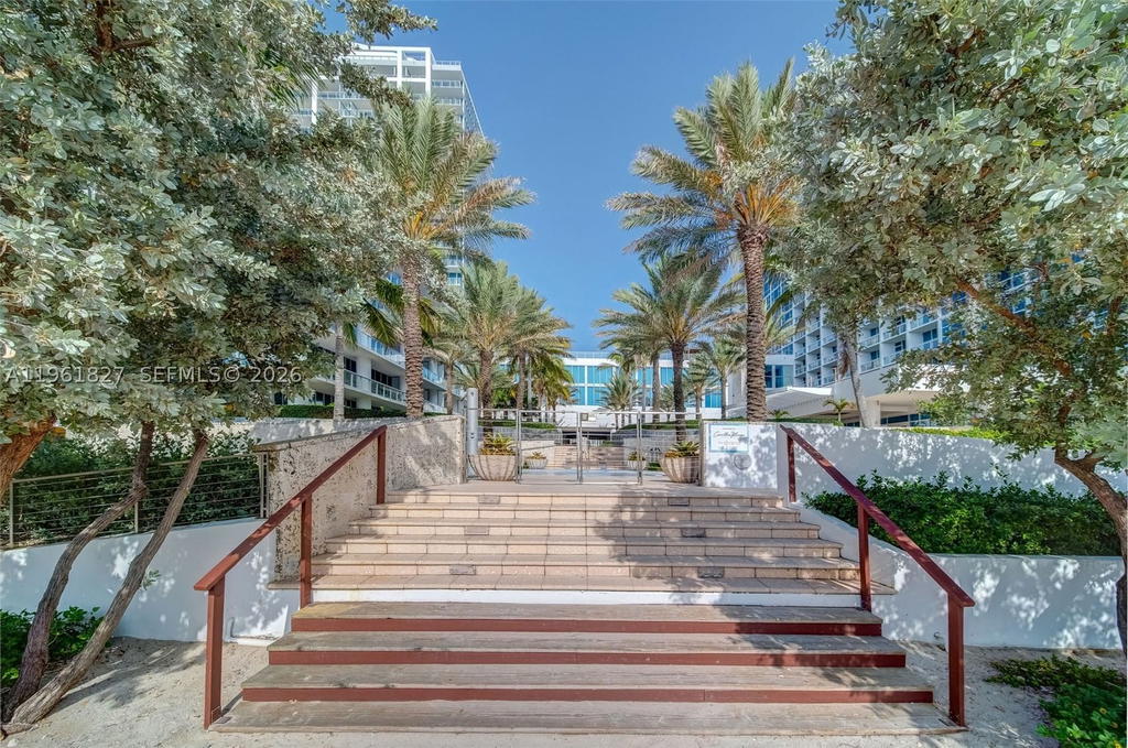 Real estate property located at 6801 Collins Ave #1110 (Door 1106), Miami-dade, Central Carillon Beach Co, Miami Beach, FL