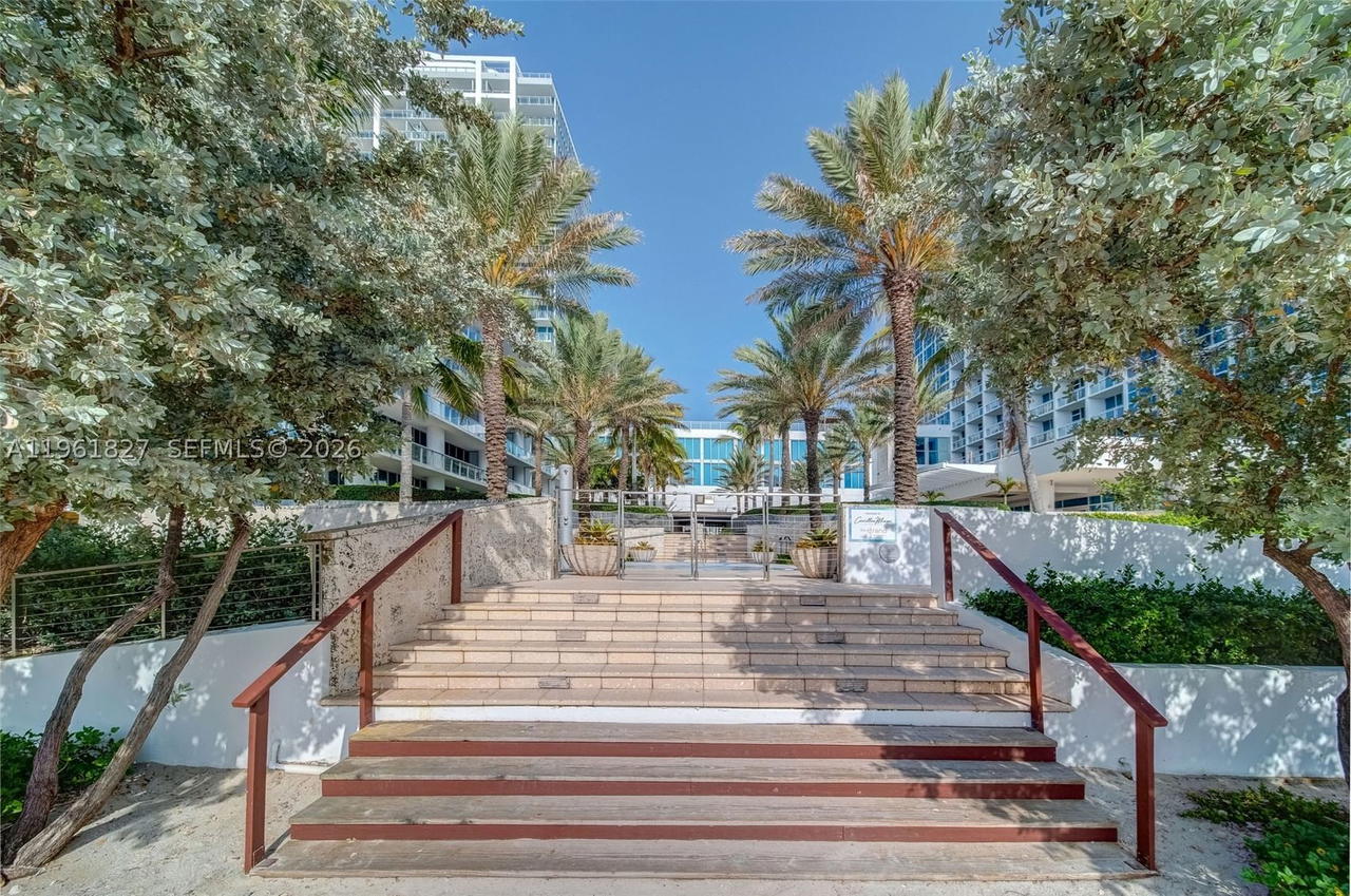 Real estate property located at 6801 Collins Ave #1110 (Door 1106), Miami-dade, Central Carillon Beach Co, Miami Beach, FL