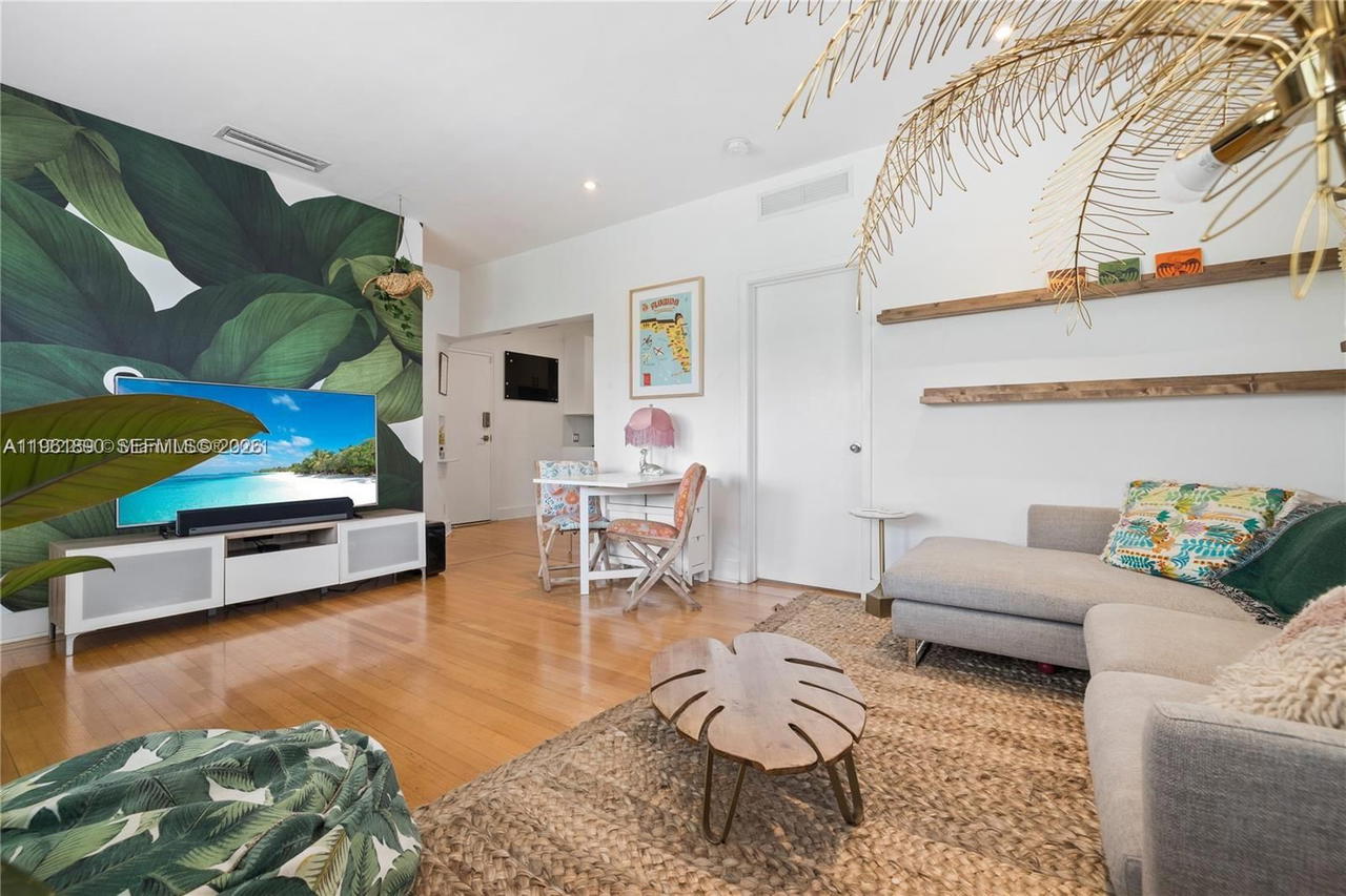 Real estate property located at 935 10th St #3, Miami-dade, Villa Lucca South Condo, Miami Beach, FL