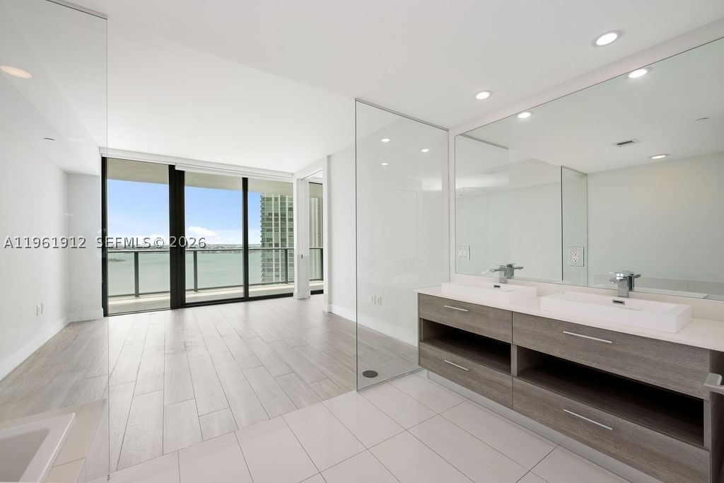 Real estate property located at 650 32nd St #2205, Miami-dade, Paraiso Bay Condo, Miami, FL