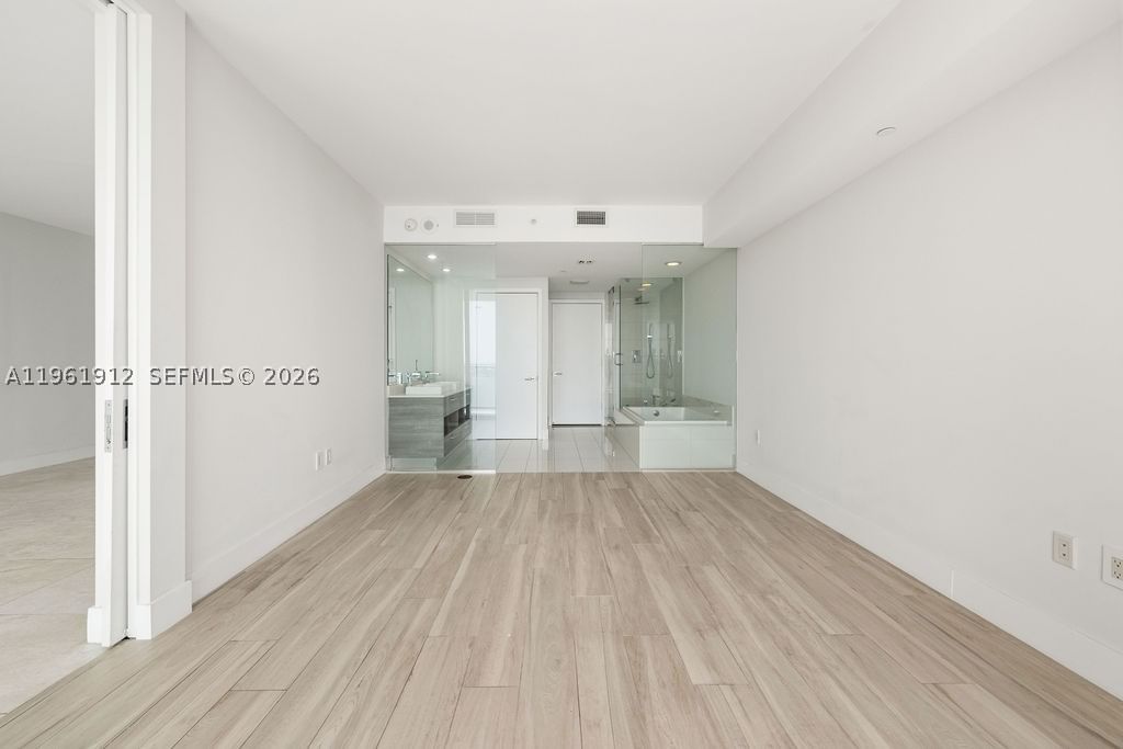 Real estate property located at 650 32nd St #2205, Miami-dade, Paraiso Bay Condo, Miami, FL
