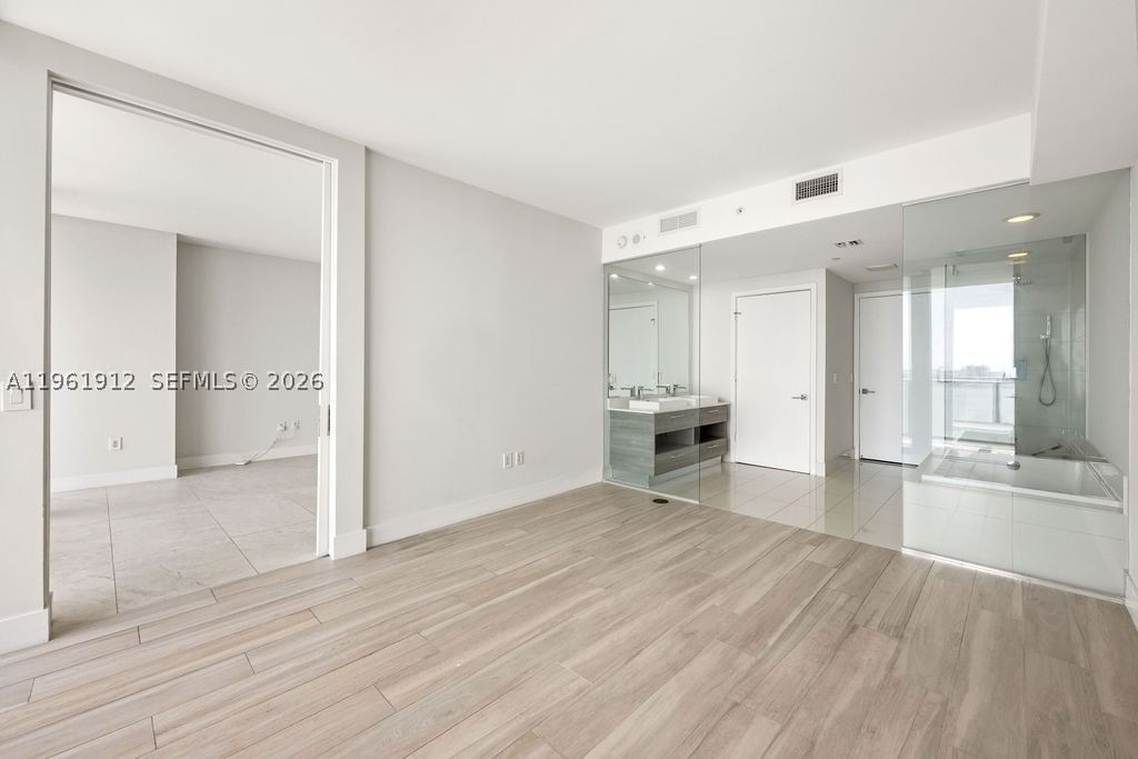 Real estate property located at 650 32nd St #2205, Miami-dade, Paraiso Bay Condo, Miami, FL