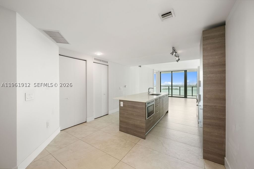 Real estate property located at 650 32nd St #2205, Miami-dade, Paraiso Bay Condo, Miami, FL