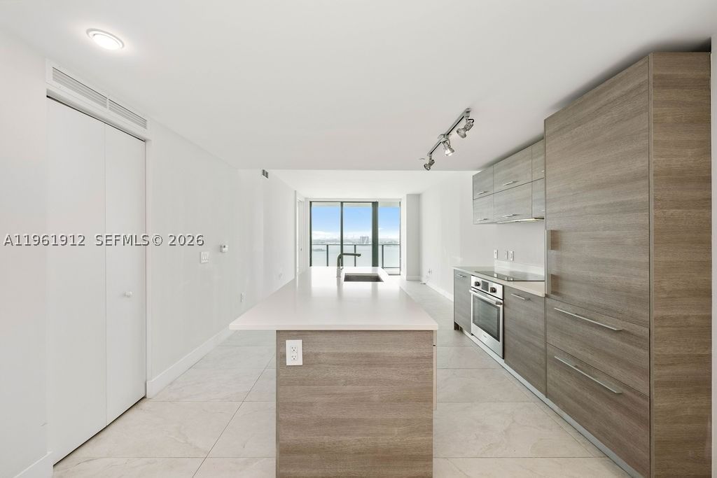 Real estate property located at 650 32nd St #2205, Miami-dade, Paraiso Bay Condo, Miami, FL