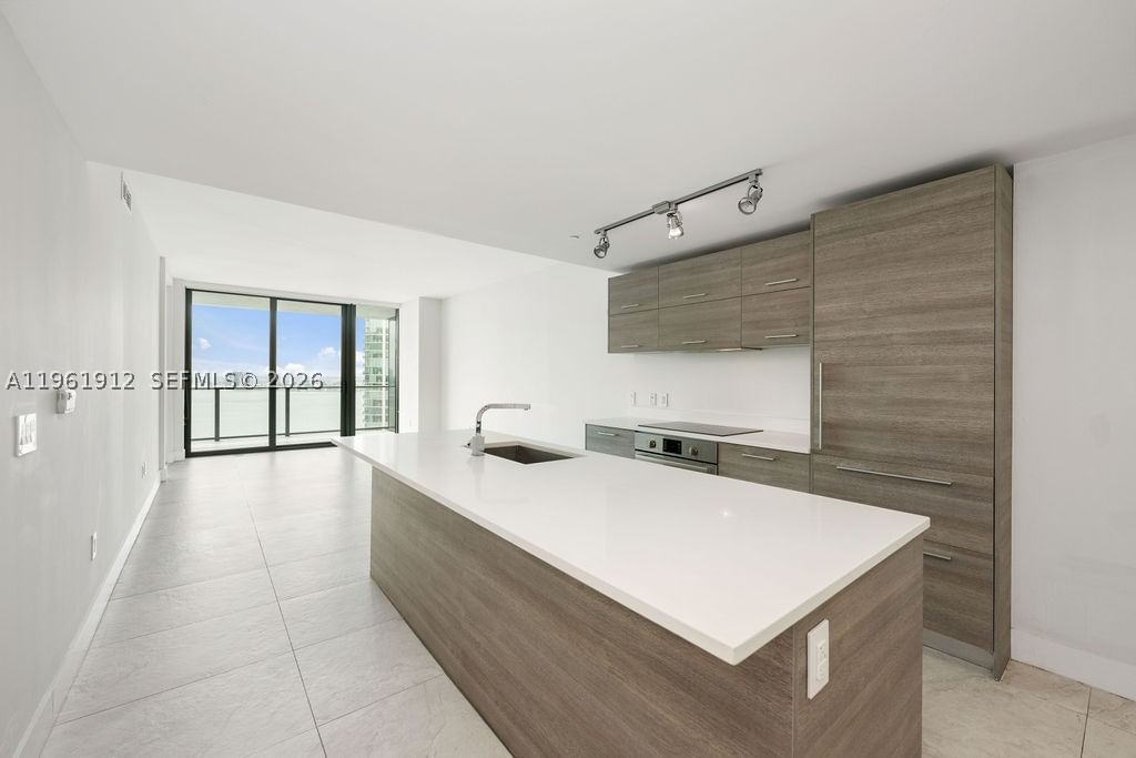 Real estate property located at 650 32nd St #2205, Miami-dade, Paraiso Bay Condo, Miami, FL