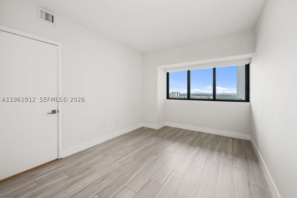 Real estate property located at 650 32nd St #2205, Miami-dade, Paraiso Bay Condo, Miami, FL