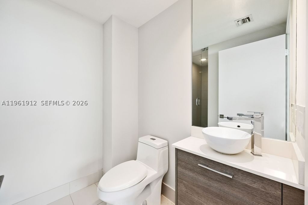 Real estate property located at 650 32nd St #2205, Miami-dade, Paraiso Bay Condo, Miami, FL