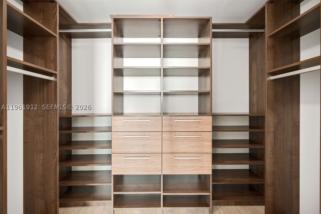 Real estate property located at 650 32nd St #2205, Miami-dade, Paraiso Bay Condo, Miami, FL