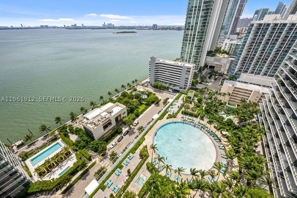 Real estate property located at 650 32nd St #2205, Miami-dade, Paraiso Bay Condo, Miami, FL