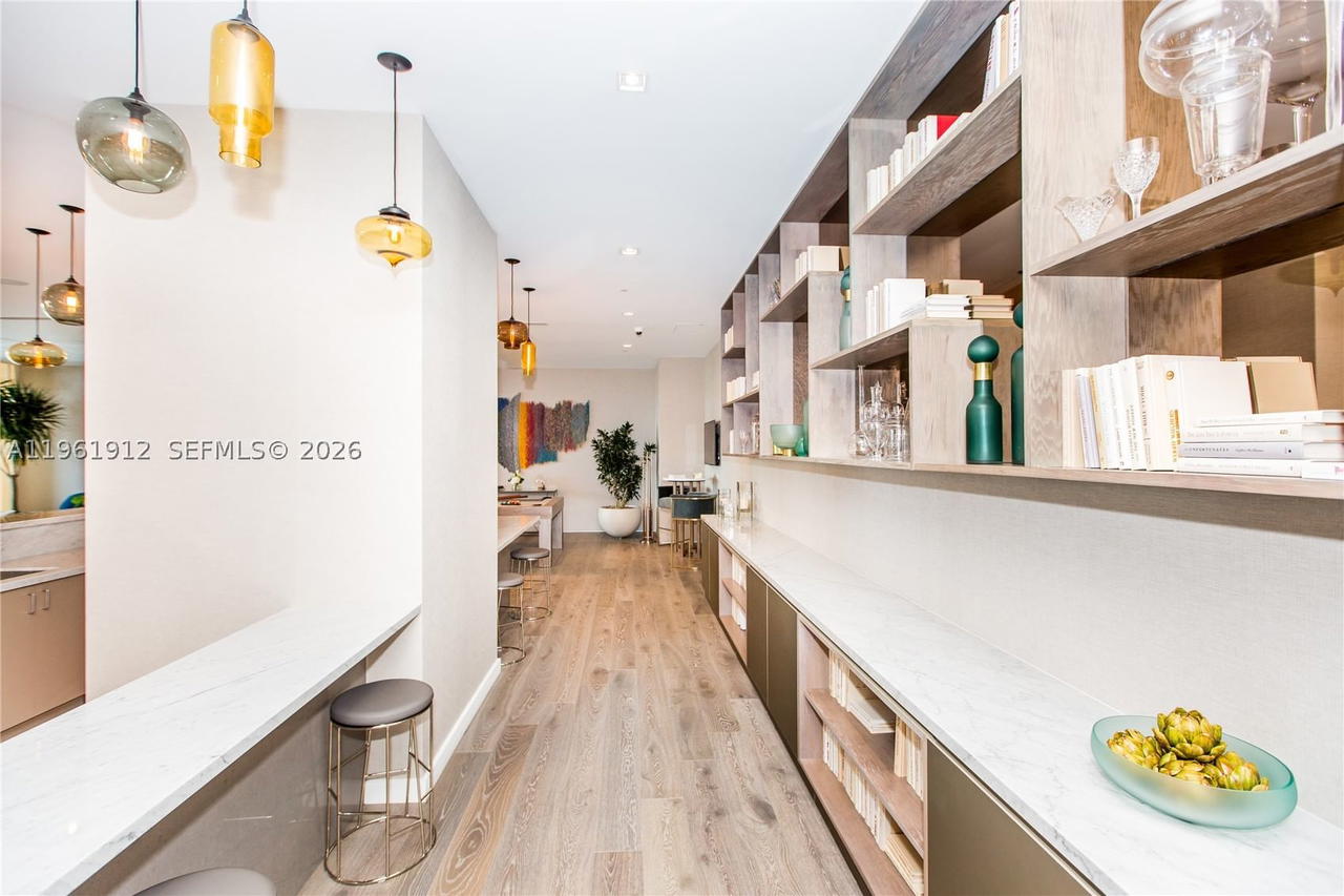 Real estate property located at 650 32nd St #2205, Miami-dade, Paraiso Bay Condo, Miami, FL