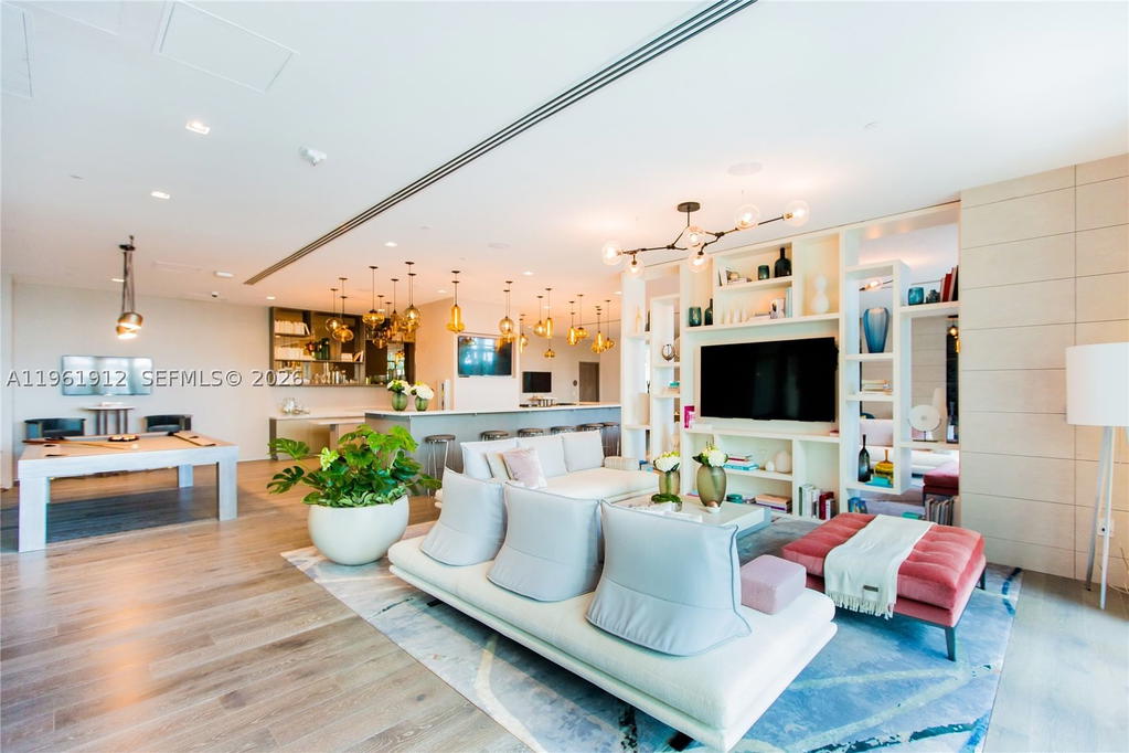 Real estate property located at 650 32nd St #2205, Miami-dade, Paraiso Bay Condo, Miami, FL