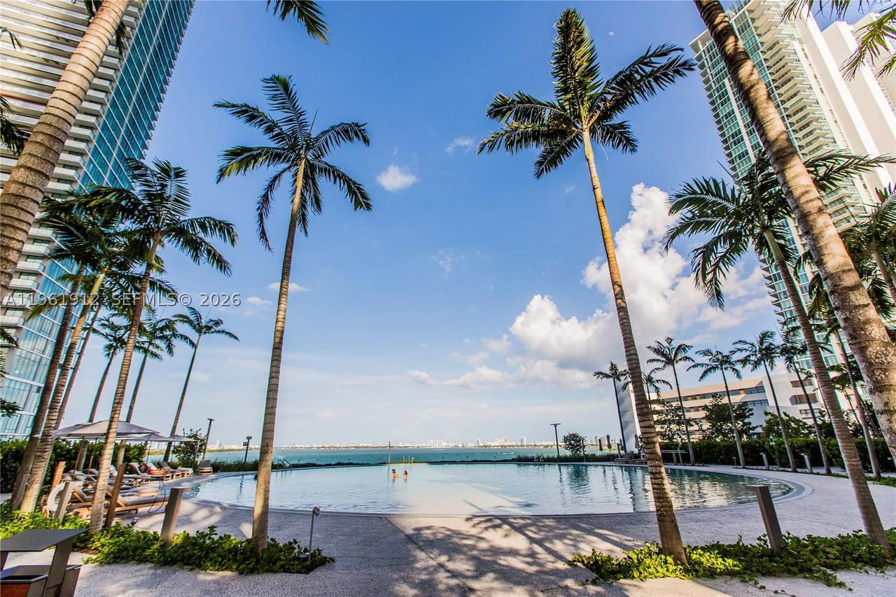 Real estate property located at 650 32nd St #2205, Miami-dade, Paraiso Bay Condo, Miami, FL