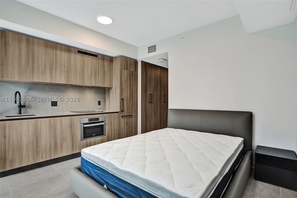 Real estate property located at 121 5th Street #1001B, Miami-dade, 501 First Residences, Miami, FL