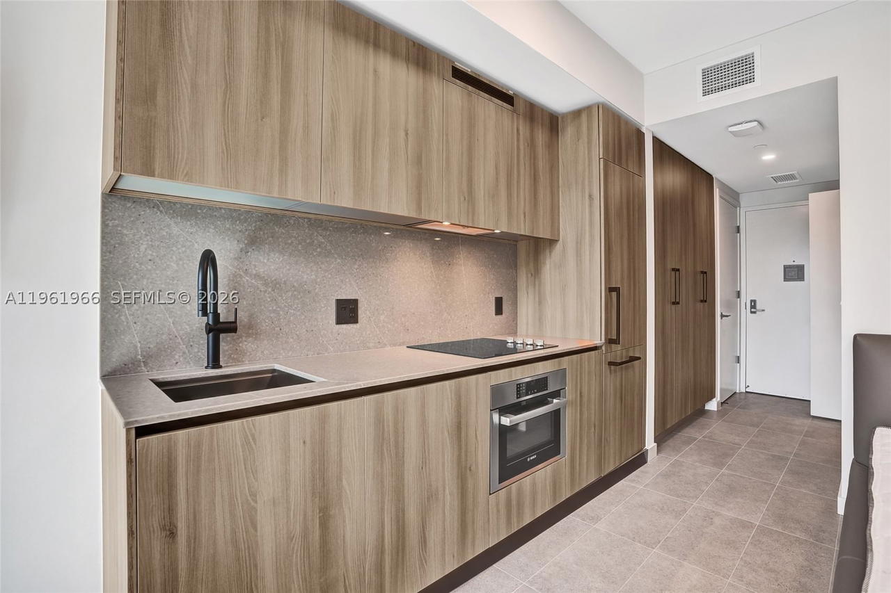 Real estate property located at 121 5th Street #1001B, Miami-dade, 501 First Residences, Miami, FL