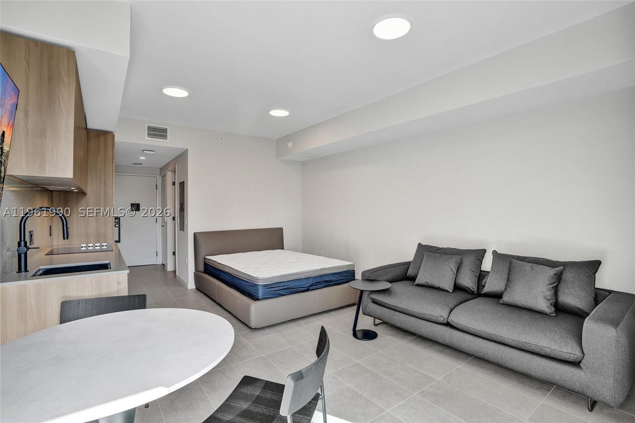 Real estate property located at 121 5th Street #401B, Miami-dade, 501 First Residences, Miami, FL