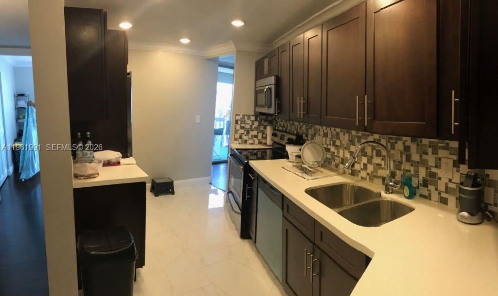 Real estate property located at 6901 Environ Blvd #5F, Broward, Environ 9 Of I Condo, Lauderhill, FL