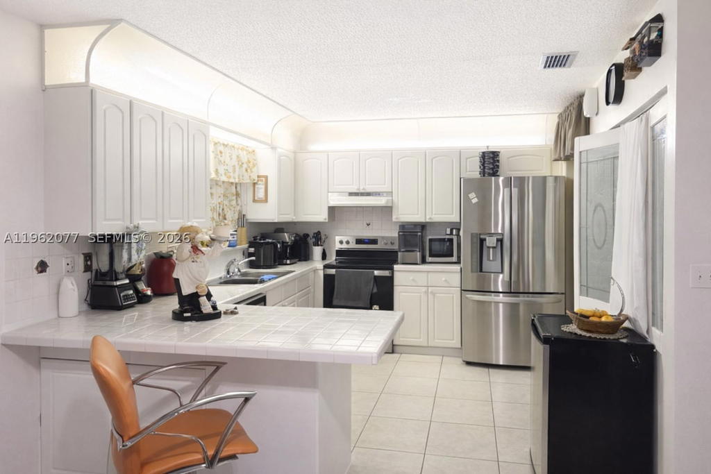 Real estate property located at 12516 9th Ter #2, Miami-dade, Intl Lake Villas Condo #4, Miami, FL