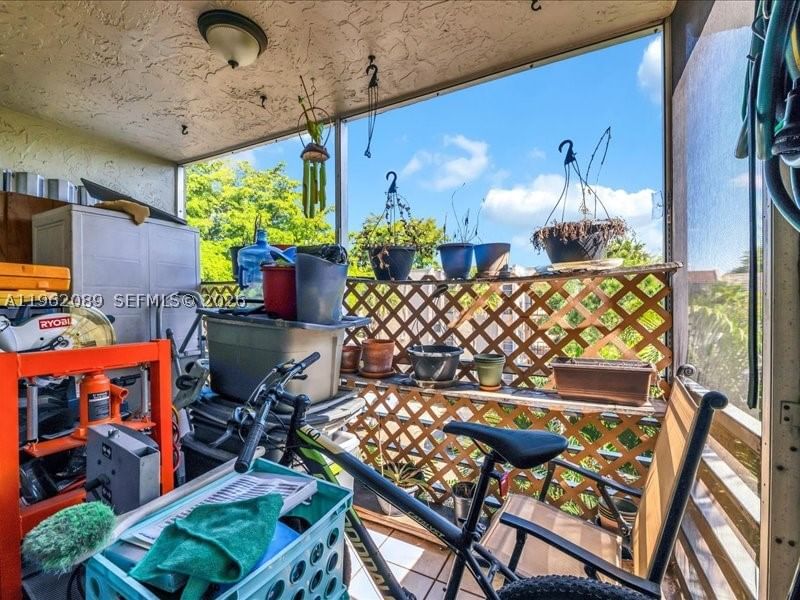 Real estate property located at 469 Pine Island Rd B305, Broward, Plantation Pines Phase 1, Plantation, FL
