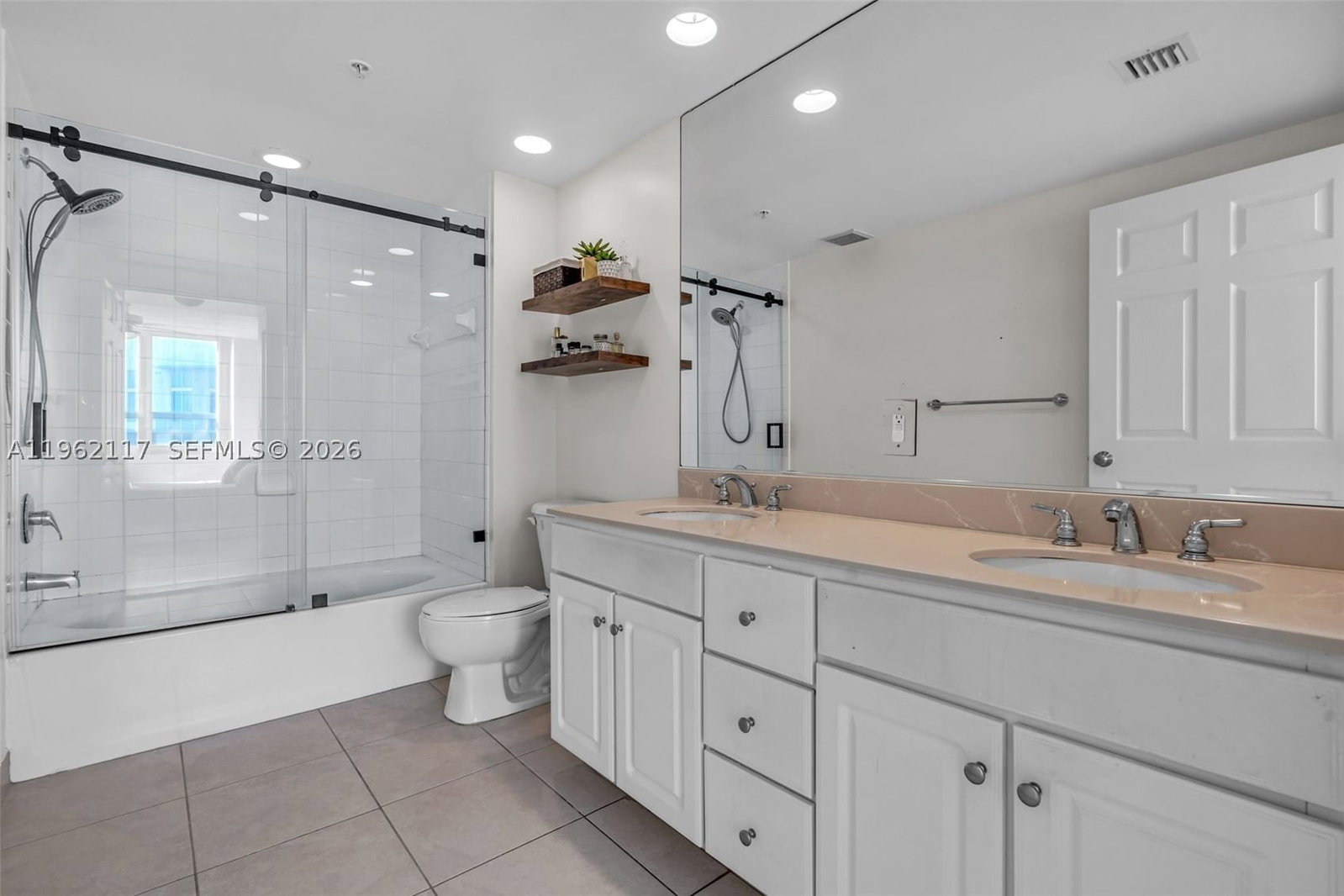 Real estate property located at 2000 Bayshore Dr #909, Miami-dade, Cite Condo, Miami, FL