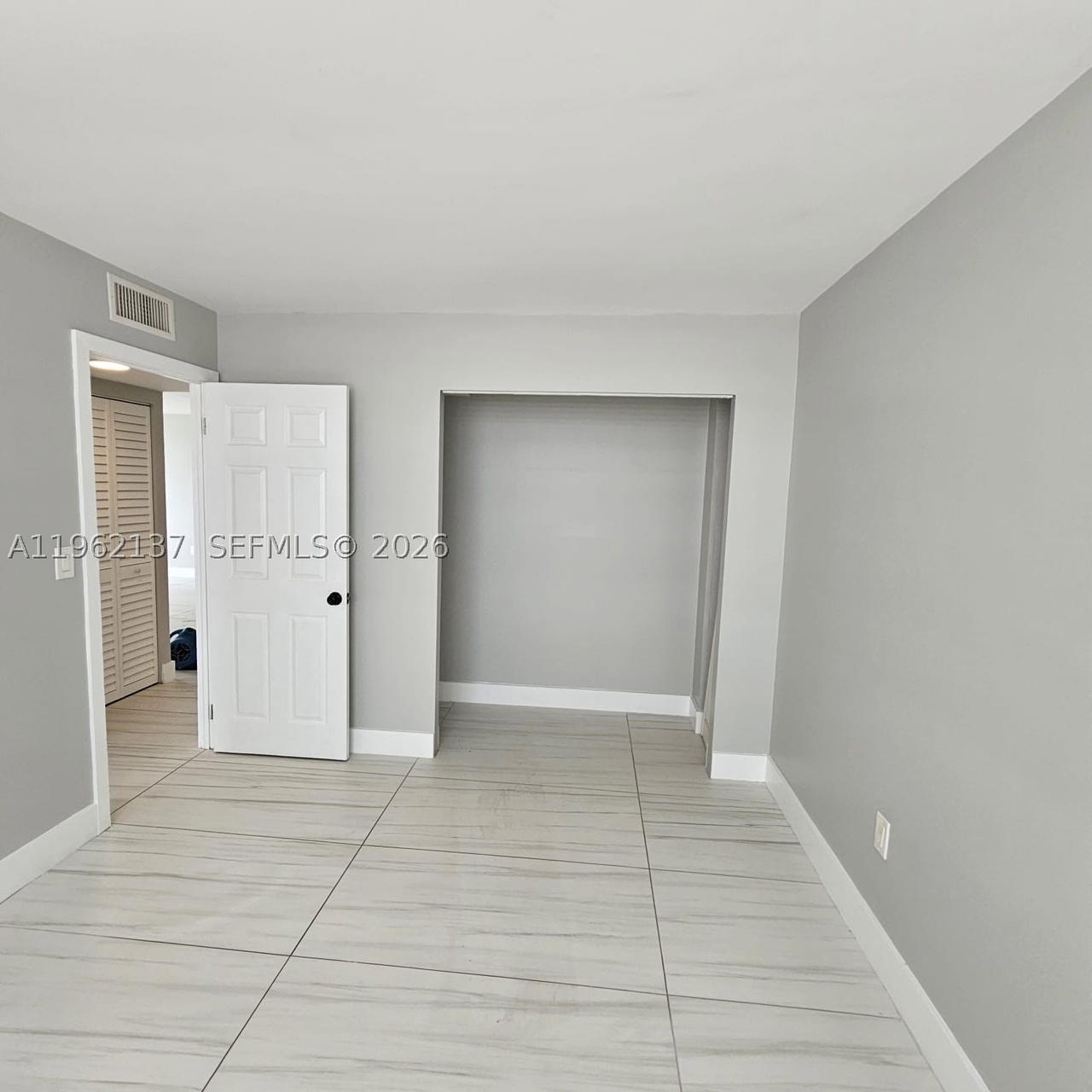 Real estate property located at 15600 7th Ave #703, Miami-dade, Parkway Towers Bldg 1 Con, Miami, FL