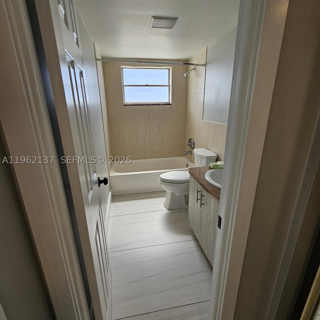 Real estate property located at 15600 7th Ave #703, Miami-dade, Parkway Towers Bldg 1 Con, Miami, FL