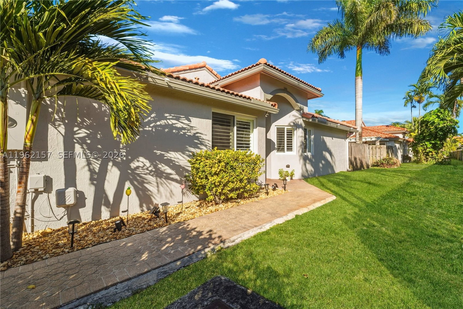 Real estate property located at 5071 115th Ct, Miami-dade, Doral Landings Townhomes, Doral, FL