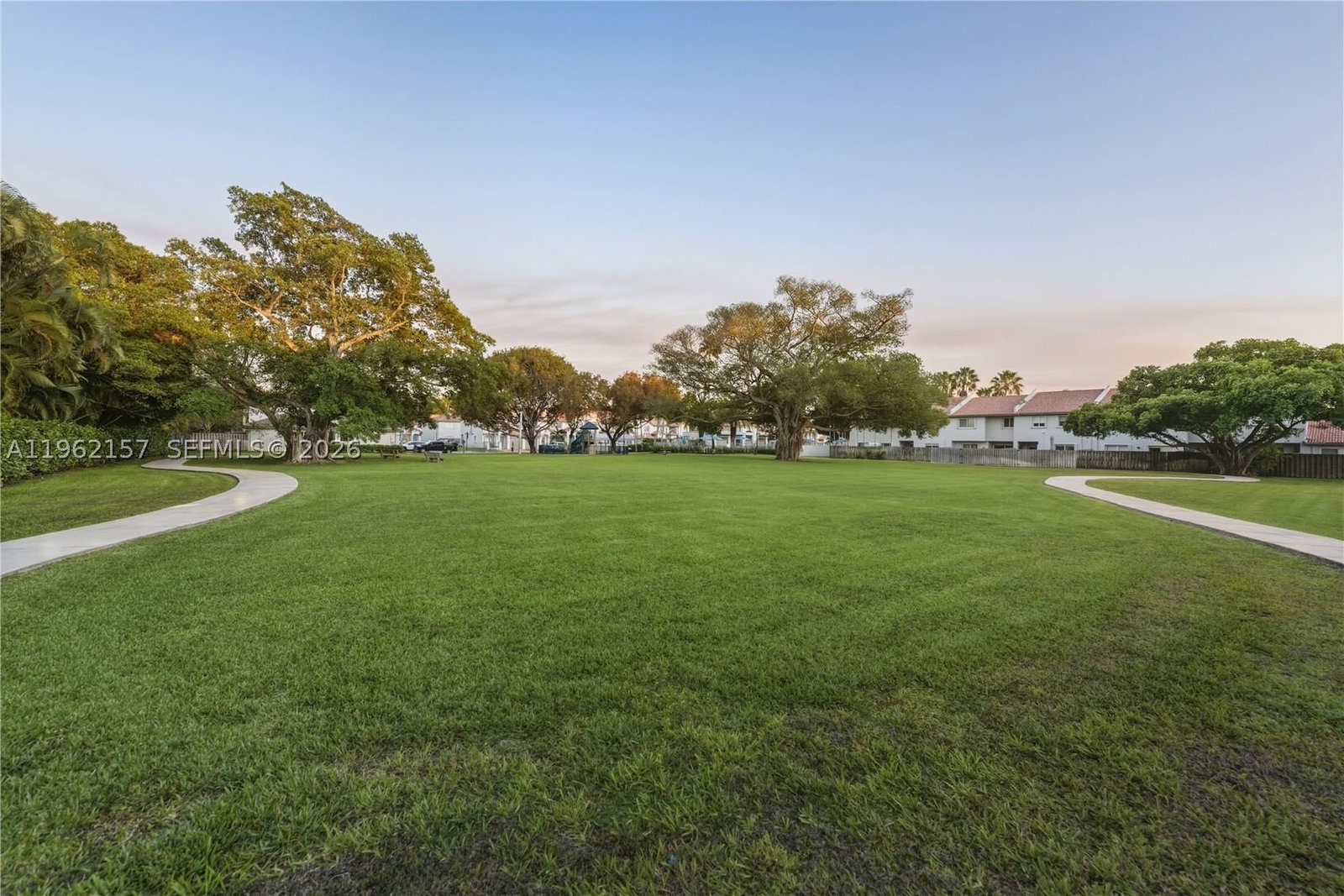 Real estate property located at 5071 115th Ct, Miami-dade, Doral Landings Townhomes, Doral, FL