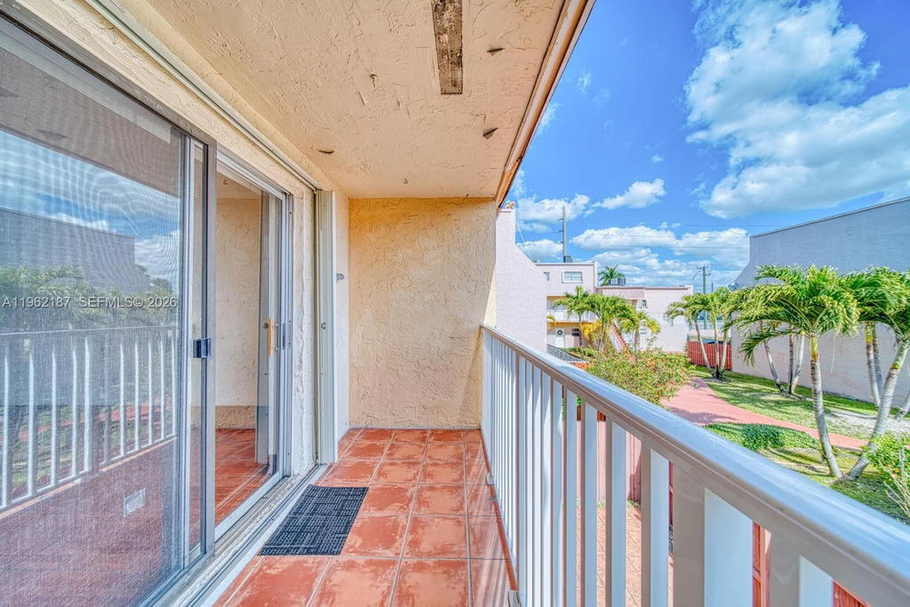 Real estate property located at 840 105th Ave #318, Miami-dade, El Camino Real North Cond, Miami, FL