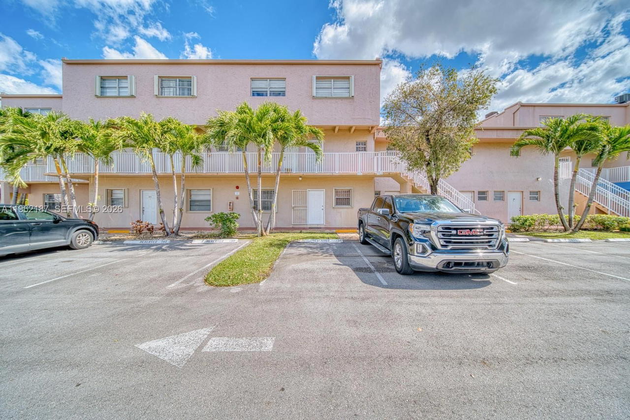 Real estate property located at 840 105th Ave #318, Miami-dade, El Camino Real North Cond, Miami, FL