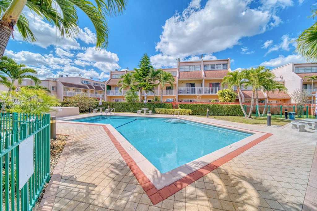 Real estate property located at 840 105th Ave #318, Miami-dade, El Camino Real North Cond, Miami, FL