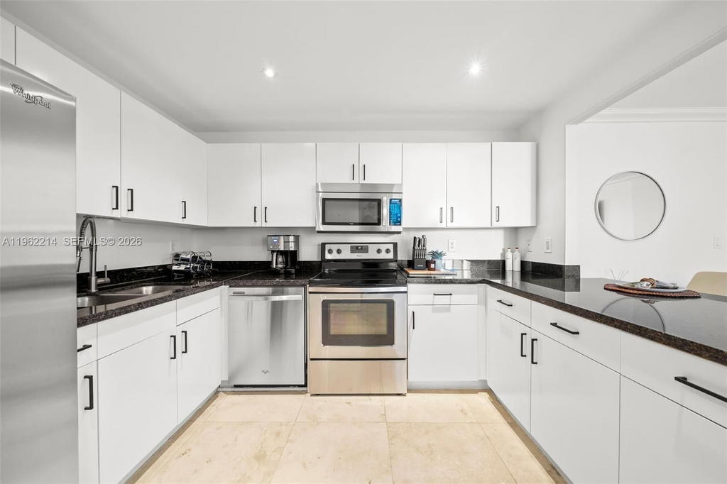 Real estate property located at 2301 Collins Ave #908, Miami-dade, Roney Palace Condo, Miami Beach, FL