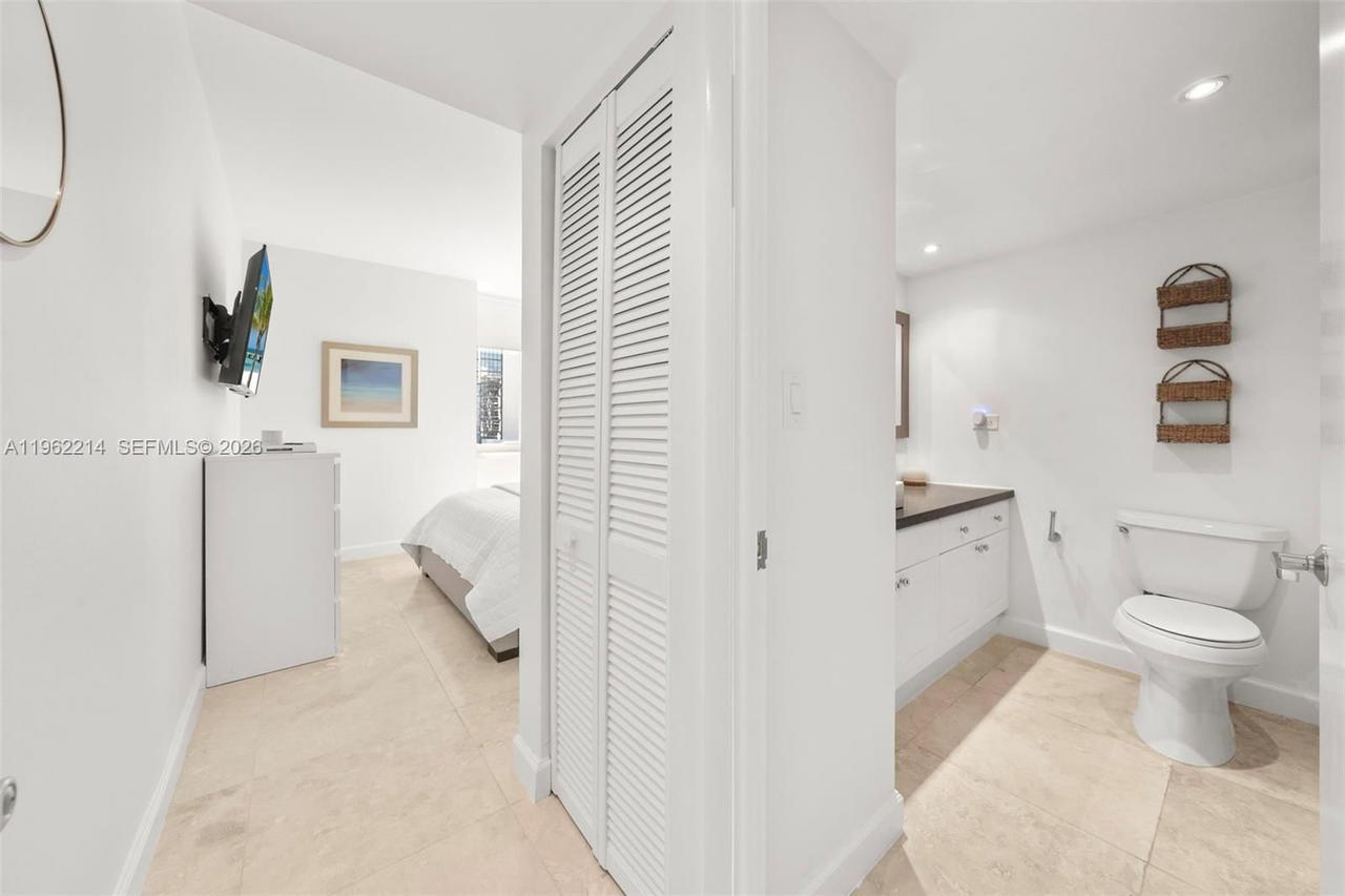 Real estate property located at 2301 Collins Ave #908, Miami-dade, Roney Palace Condo, Miami Beach, FL