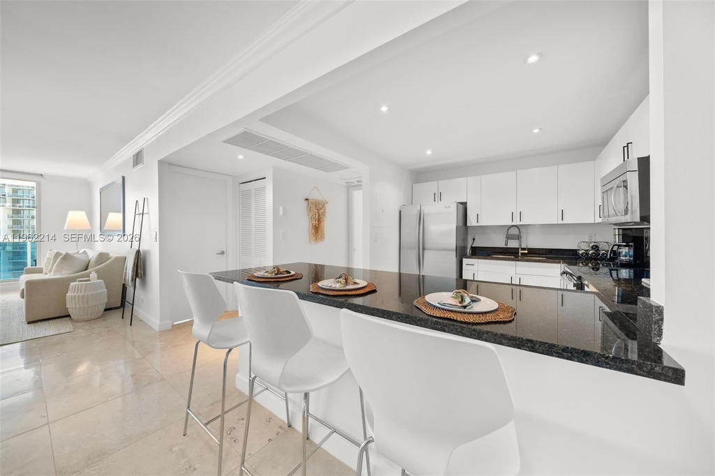 Real estate property located at 2301 Collins Ave #908, Miami-dade, Roney Palace Condo, Miami Beach, FL