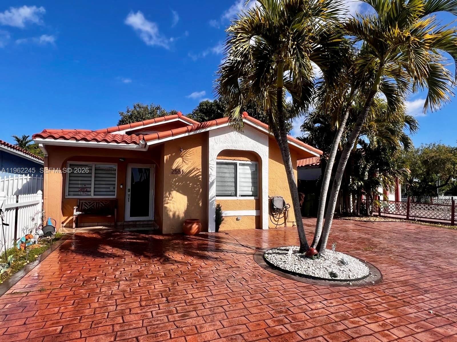 Real estate property located at 2551 64th Pl, Miami-dade, El Prado By The Lake, Hialeah, FL