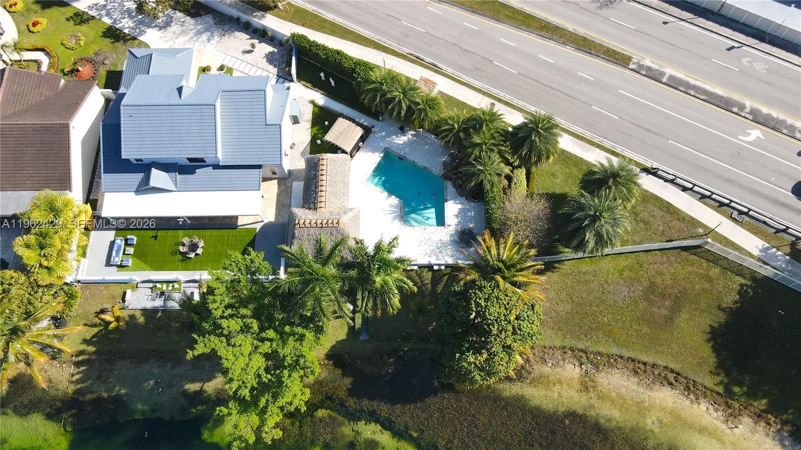 Real estate property located at 19230 87th Pl, Miami-dade, Lakes On The Green - Sec, Hialeah, FL