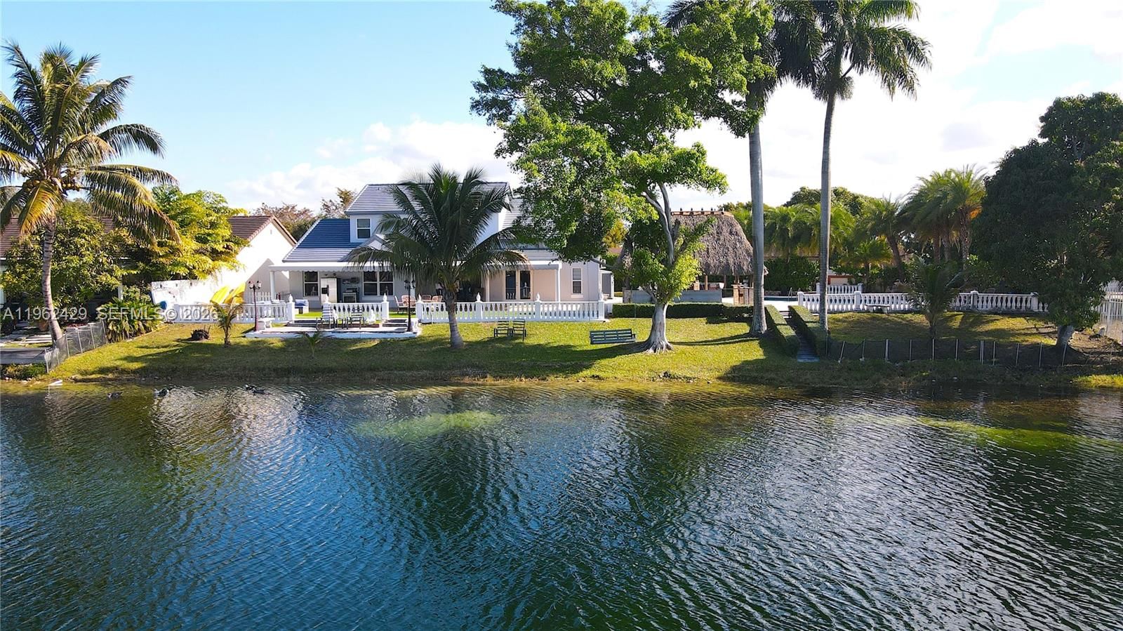 Real estate property located at 19230 87th Pl, Miami-dade, Lakes On The Green - Sec, Hialeah, FL