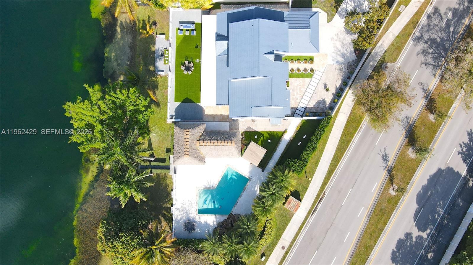 Real estate property located at 19230 87th Pl, Miami-dade, Lakes On The Green - Sec, Hialeah, FL