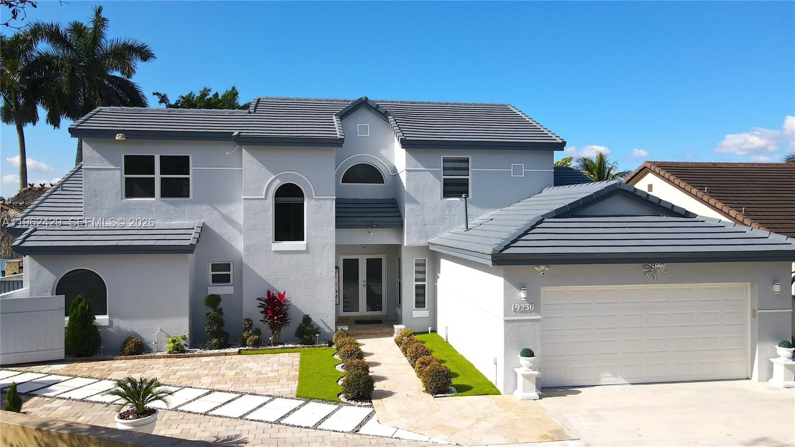 Real estate property located at 19230 87th Pl, Miami-dade, Lakes On The Green - Sec, Hialeah, FL