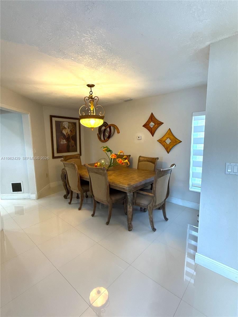 Real estate property located at 19230 87th Pl, Miami-dade, Lakes On The Green - Sec, Hialeah, FL